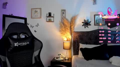 Snapshot of devlin_violet__ chatting on 09/16/25, 12:00 PaulaInsta  paulacastellanos 1Pvt open online show from 09/16/25, 12:00