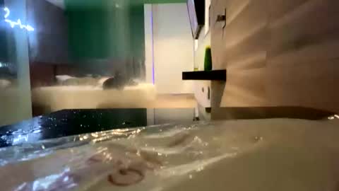 Snapshot of devonlegna chatting on 01/17/26, 12:10 nicolas online show from 01/17/26, 12:10