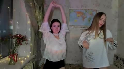 Snapshot of devpip chatting on 12/19/25, 02:35 Pippi online show from 12/19/25, 02:35