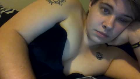 Snapshot of devykitten2018 chatting on 10/24/25, 01:18 devykitten online show from 10/24/25, 01:18