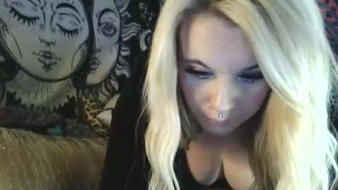 Snapshot of devyn_winter chatting on 09/30/25, 06:13 devyn winter online show from 09/30/25, 06:13