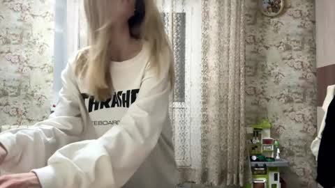 dewdropdoll online show from 04/18/26, 03:38