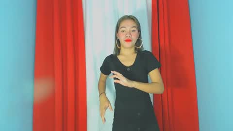 Snapshot of dexie121698 chatting on 02/02/25, 02:02 dexie121698 online show from 02/02/25, 02:02