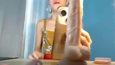 Snapshot of dexie121698 chatting on 02/06/25, 02:33 dexie121698 online show from 02/06/25, 02:33