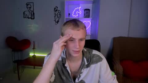 Snapshot of dexter_mitch chatting on 12/17/25, 08:59 Dekster online show from 12/17/25, 08:59