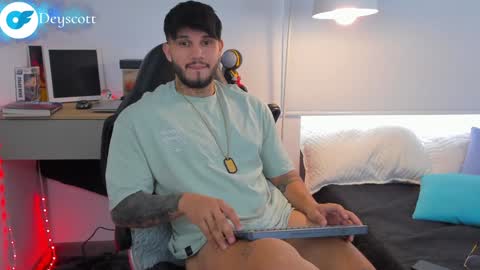 Snapshot of deymon_scott chatting on 01/17/25, 06:02 JULIAN online show from 01/17/25, 06:02