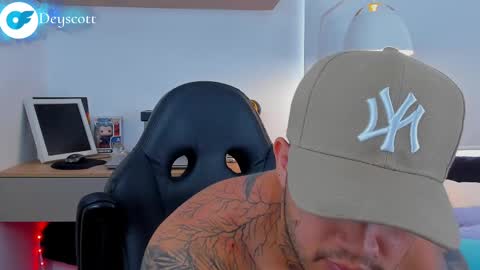 Snapshot of deymon_scott chatting on 02/19/25, 06:10 JULIAN online show from 02/19/25, 06:10