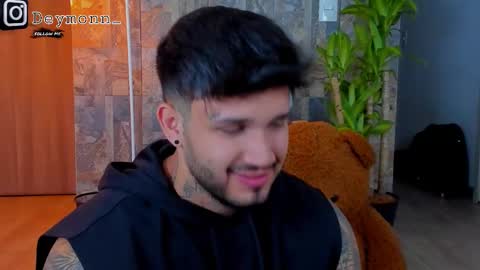 Snapshot of deymon_scott chatting on 10/22/25, 12:11 JULIAN online show from 10/22/25, 12:11