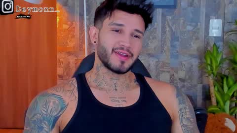 Snapshot of deymon_scott chatting on 10/25/25, 04:02 JULIAN online show from 10/25/25, 04:02