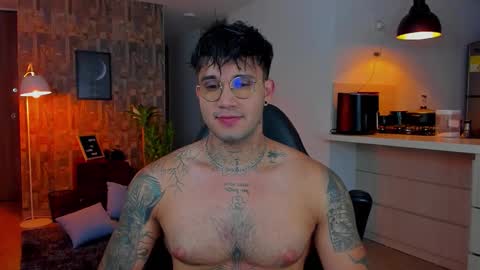 Snapshot of deymon_scott chatting on 11/15/25, 10:37 JULIAN online show from 11/15/25, 10:37