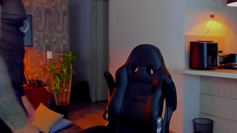 Snapshot of deymon_scott chatting on 11/27/25, 12:24 JULIAN online show from 11/27/25, 12:24