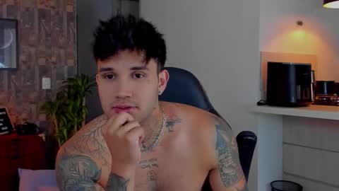 Snapshot of deymon_scott chatting on 12/01/25, 08:58 JULIAN online show from 12/01/25, 08:58