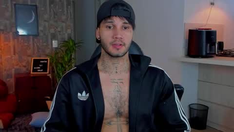 Snapshot of deymon_scott chatting on 12/15/25, 05:06 JULIAN online show from 12/15/25, 05:06