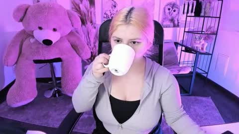 Dia online show from 11/30/25, 06:12