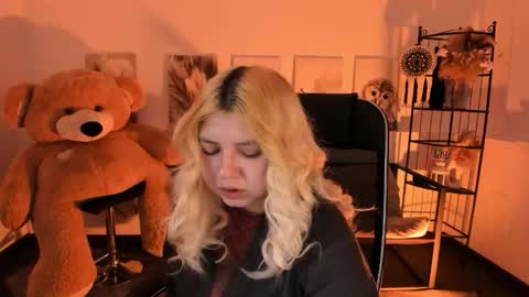 Dia online show from 12/17/25, 07:42