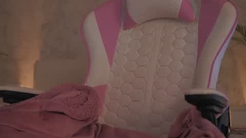 Snapshot of diamond_ava_ chatting on 06/12/26, 09:30 Thea online show from 06/12/26, 09:30