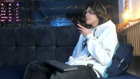 diamond_twink online show from 11/04/25, 04:00