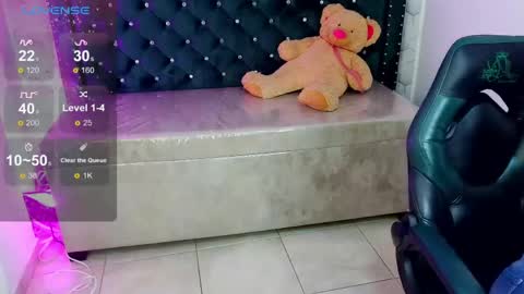 Snapshot of diamondfox_m chatting on 04/24/26, 10:50 Your Diamond online show from 04/24/26, 10:50