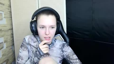 diana_back3 online show from 11/12/25, 12:05