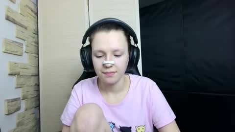 diana_back3 online show from 11/15/25, 01:51