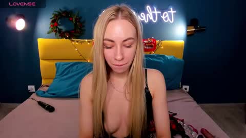 Snapshot of diana_garrett chatting on 12/15/24, 09:03 Diana  online show from 12/15/24, 09:03