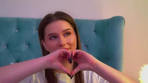 Snapshot of dianabecker chatting on 07/16/26, 11:33 Diana online show from 07/16/26, 11:33