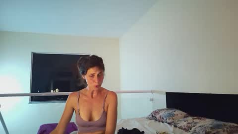 Snapshot of dianalove34 chatting on 06/07/26, 12:04 dianalove34 online show from 06/07/26, 12:04