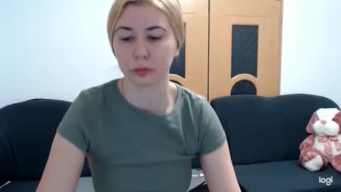 Snapshot of dianasmiey7 chatting on 02/13/25, 10:23 dianasmiey7 online show from 02/13/25, 10:23