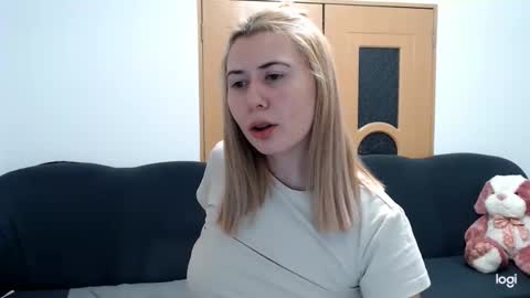 Snapshot of dianasmiey7 chatting on 02/21/25, 07:43 dianasmiey7 online show from 02/21/25, 07:43