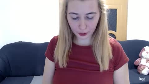 Snapshot of dianasmiey7 chatting on 03/12/25, 09:35 dianasmiey7 online show from 03/12/25, 09:35