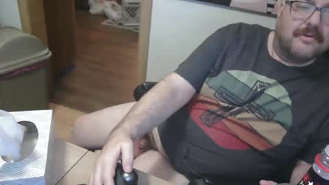 Snapshot of diche1134 chatting on 03/08/25, 11:05 Running Bear online show from 03/08/25, 11:05