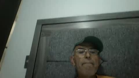 Snapshot of dick16165 chatting on 05/20/26, 01:01 Dick online show from 05/20/26, 01:01