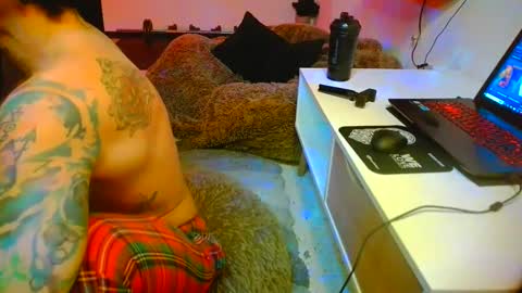 Snapshot of dickdamian_ chatting on 12/14/24, 06:09 Damin online show from 12/14/24, 06:09