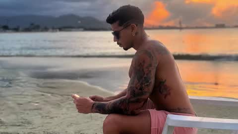 Snapshot of dickdamian_ chatting on 12/17/24, 05:40 Damin online show from 12/17/24, 05:40