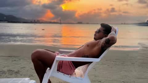 Snapshot of dickdamian_ chatting on 12/17/24, 08:45 Damin online show from 12/17/24, 08:45