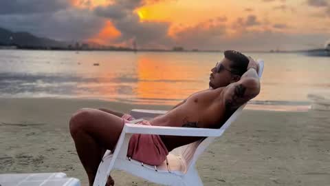 Snapshot of dickdamian_ chatting on 12/19/24, 08:23 Damin online show from 12/19/24, 08:23