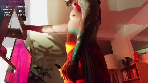 Snapshot of dickdamian_ chatting on 10/18/25, 09:32 Damin online show from 10/18/25, 09:32