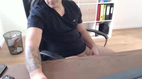 dickeeier96 online show from 10/29/25, 12:51