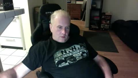 Snapshot of dickflasher5 chatting on 10/14/25, 04:46 Richard Fleischer online show from 10/14/25, 04:46