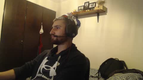 Snapshot of diegocastrotiktok chatting on 12/15/24, 01:57 Diego online show from 12/15/24, 01:57