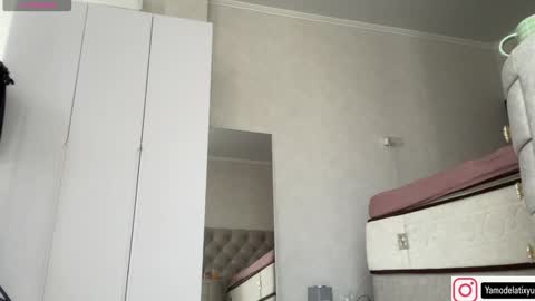 Snapshot of diffgirls chatting on 09/13/25, 09:09 Tanya online show from 09/13/25, 09:09