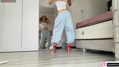 Snapshot of diffgirls chatting on 09/14/25, 09:19 Tanya online show from 09/14/25, 09:19