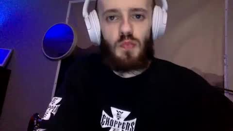 Snapshot of digbicknik chatting on 02/17/25, 12:43 digbicknik online show from 02/17/25, 12:43