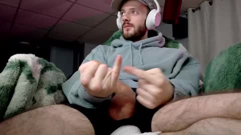 Snapshot of digbicknik chatting on 10/03/25, 03:36 digbicknik online show from 10/03/25, 03:36