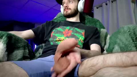 Snapshot of digbicknik chatting on 10/12/25, 01:37 digbicknik online show from 10/12/25, 01:37