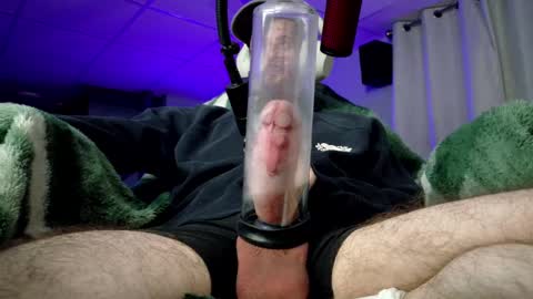 Snapshot of digbicknik chatting on 11/14/25, 02:21 digbicknik online show from 11/14/25, 02:21