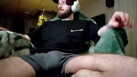 Snapshot of digbicknik chatting on 11/27/25, 02:13 digbicknik online show from 11/27/25, 02:13