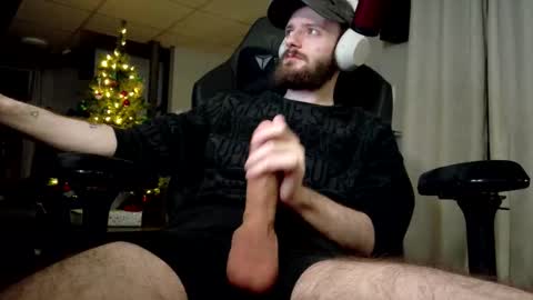 Snapshot of digbicknik chatting on 11/29/25, 01:52 digbicknik online show from 11/29/25, 01:52