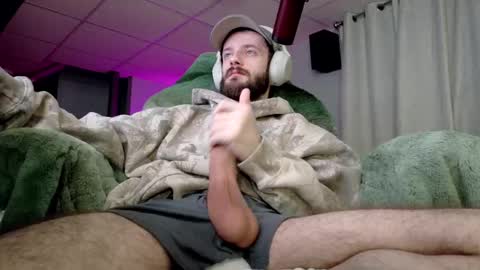 Snapshot of digbicknik chatting on 02/05/26, 02:05 digbicknik online show from 02/05/26, 02:05