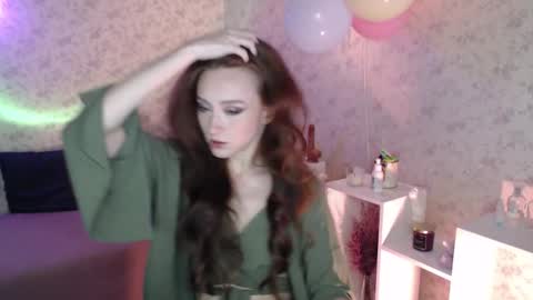 Hi im Alice 3 Im usualy online 03-10 or 17-21 UTC0 online show from 12/14/25, 08:02